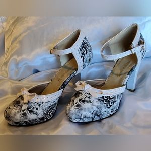 Size 8.5 Black and white 3 inch heels